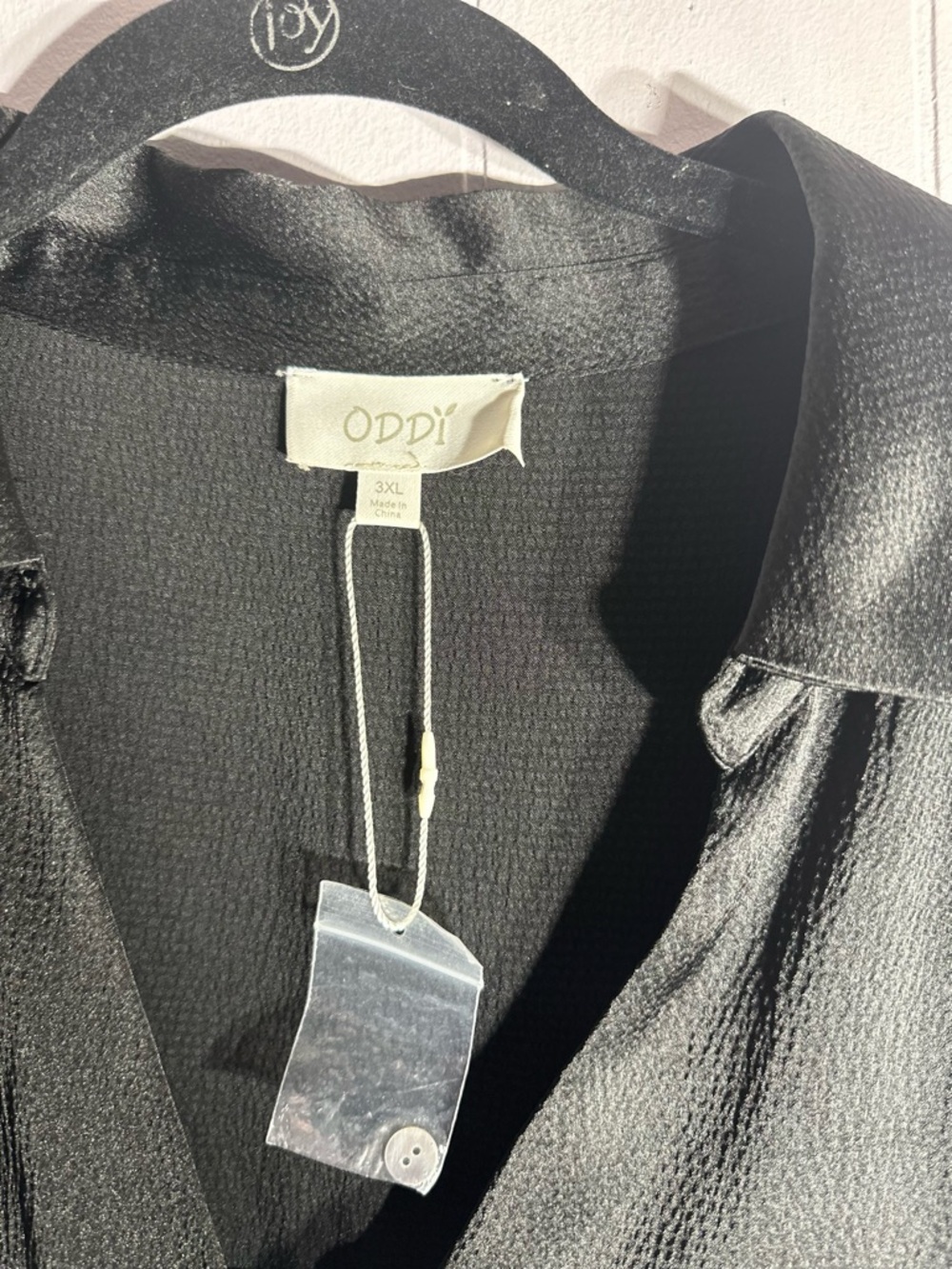 ODDY Black Textured Satin Collar Blouse - Picture 5 of 5